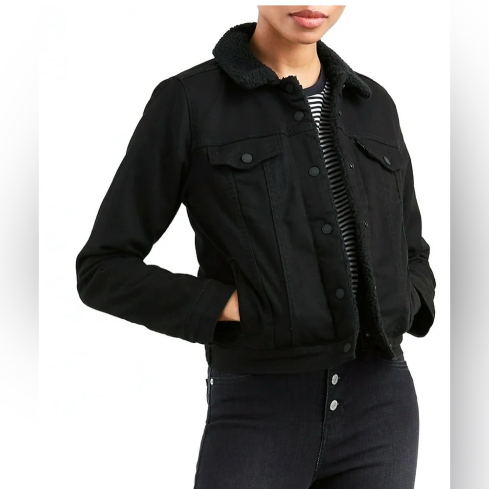 NWT Levi's Women's Original
Denim Trucker with Sherpa Lining - Black and Black S